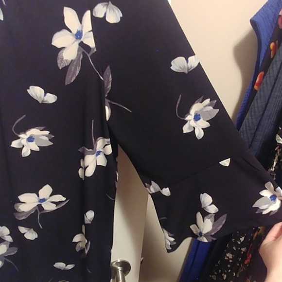 Ricki's black floral flutter sleeve - Picture 3 of 3